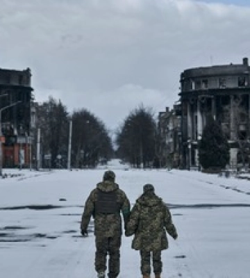 Фото дня: пара закоханих у Бахмуті