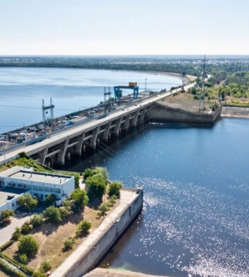 Руйнування росіянами шлюзів Каховської ГЕС. 70% населених пунктів можуть залишитися без питної води — Шмигаль
