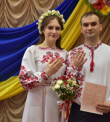 Кохання завжди перемагає: у волинській громаді одружилася молода пара. Фото