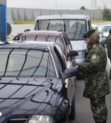 Чиновник із Тернопільщини поїхав за кордон у складі делегації та відмовився повертатись