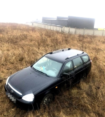 На Рівненщині вантажівка викинула легковик у кювет, постраждала жінка (ФОТО)