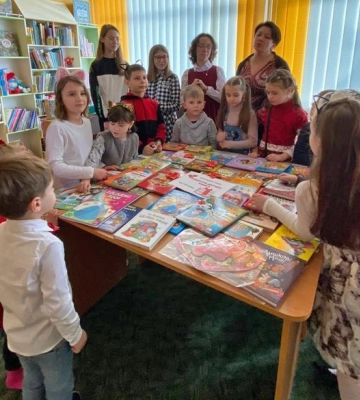 У волинській бібліотеці влаштували потрійне свято для дітей-переселенців