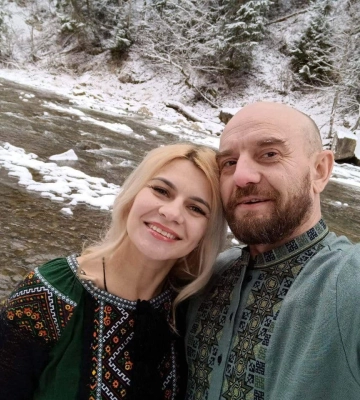 Любов на війні: волонтерка дочекалася коханого військового з полону