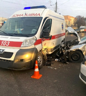 У поліції розповіли більше про ранкову ДТП в центрі Рівного