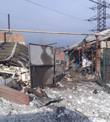Унаслідок обстрілів Донеччини пошкоджено будинки, підприємство і газогін, є загиблі і поранені