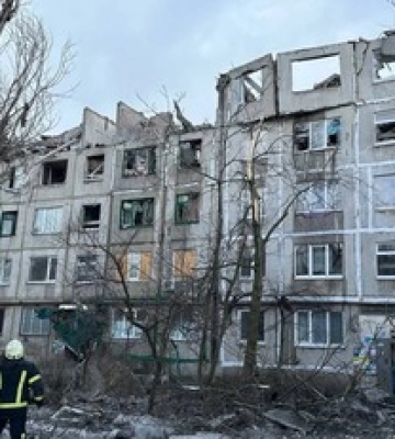 Росія вдарила ракетами по п&#039;ятиповерхівці у Покровську: фото та відео руйнувань