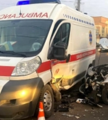У Рівному автомобіль швидкої допомоги потрапив у аварію