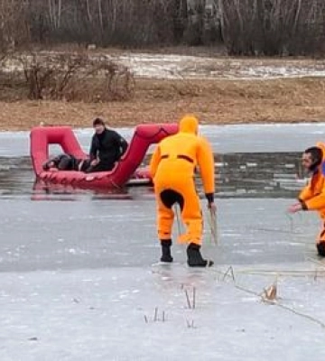 У Полтаві чоловік провалився під кригу, коли переходив річку