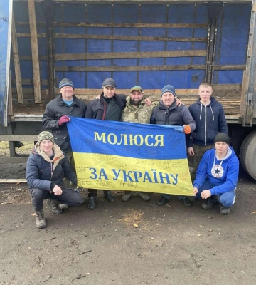 Три фури дров поїхали з Рівненщини на Херсонщину