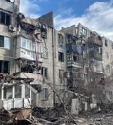 Россияне ударили по Покровску, попали в пятиэтажку, идет спасательная операция – фото