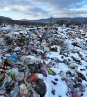 Через несанкціоноване ужгородське сміттєзвалище у ґрунт та воду потрапляють токсини