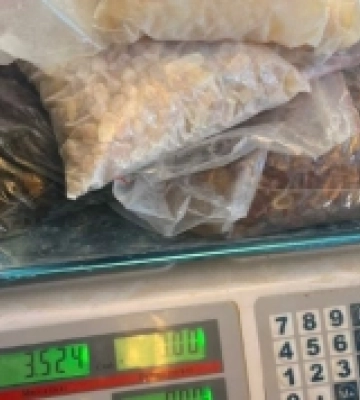 У рівнянина знайшли бурштин та обладнання для його обробки
