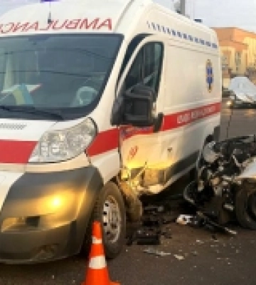 У центрі Рівного «швидка» потрпила у ДТП. ФОТО