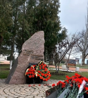 В Керчи на митинге в годовщину вывода советских войск из Афганистана почтили погибших в Украине военных РФ 