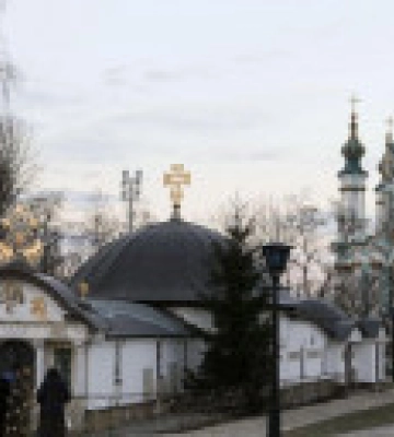 Суд зобов’язав демонтувати «храм-маф» біля Десятинної церкви