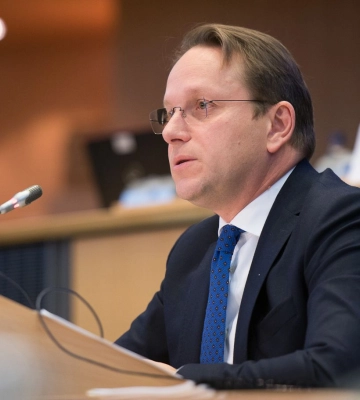 Угорський єврокомісар обізвав євродепутатів: що відомо