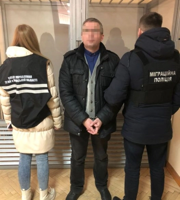 У Львові чоловік вчиняв сексуальне насильство щодо своєї малолітньої доньки