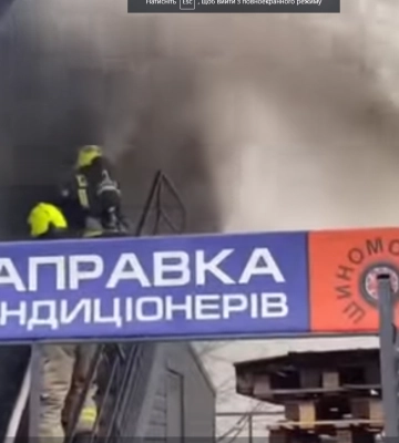 В Івано-Франківську ліквідували пожежу одного із автосервісів міста