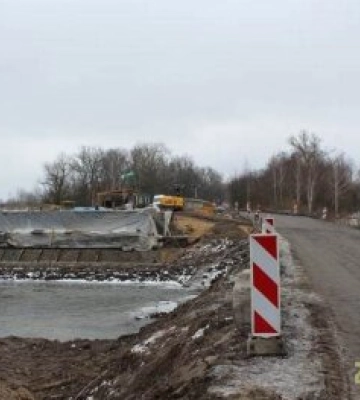 На Житомирщині триває відбудова мосту через річку Тростяниця на міжнародній автодорозі М-21