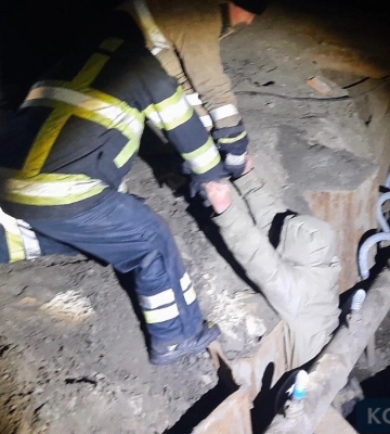 Вночі рятувальники Кременчука витягли з ями чоловіка