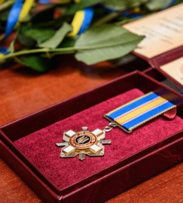 Міський голова Луцька вручив рідним загиблих захисників їхні посмертні нагороди