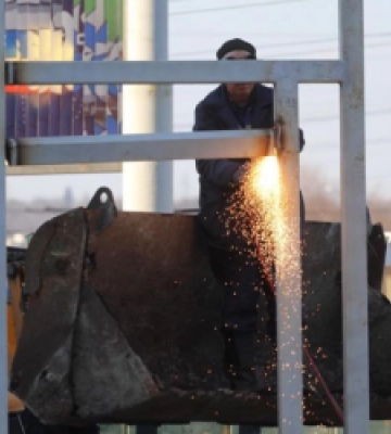 У Львові демонтують дві незаконні споруди