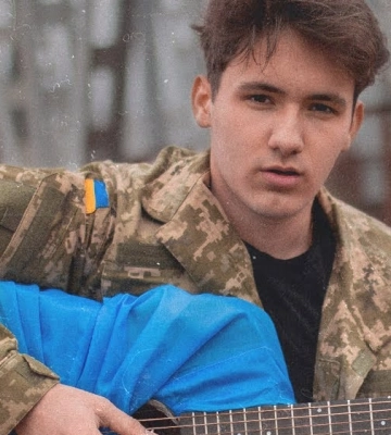 «Кохання сильніше будь-яких кілометрів»: відомий співак із Волині випустив нову пісню
