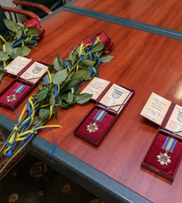 Міський голова Луцька вручив рідним загиблих захисників їхні посмертні нагороди