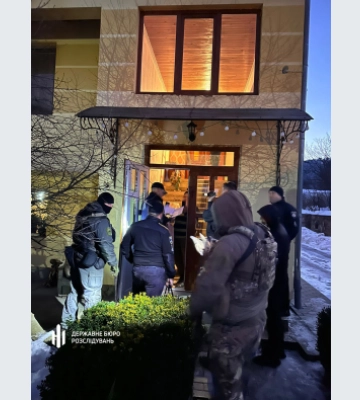 Посадовиця природного парку на Закарпатті дозволила незаконні рубки та втікала від правоохоронців