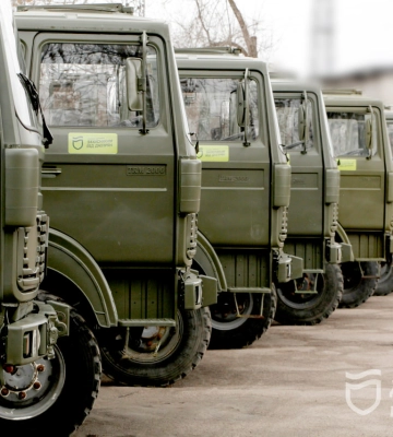 У День єднання Дніпро відправив ЗСУ ще 12 вантажівок високої прохідності