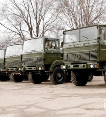 У День єднання Дніпро відправив ЗСУ ще 12 вантажівок високої прохідності