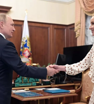 &quot;Благодаря вам&quot;, - российский детский &quot;омбудсмен&quot; Львова-Белова поблагодарила Путина за похищенного ребенка из Мариуполя. ВИДЕО