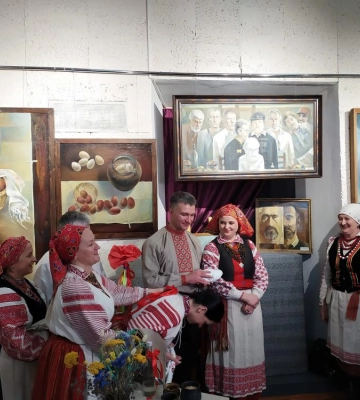 Свято з поліським колоритом: у Рівному зіграли весілля переселенці з Маріуполя (ВІДЕО)