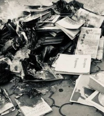 У Запорізькій області окупанти спалюють в котельнях українські книжки