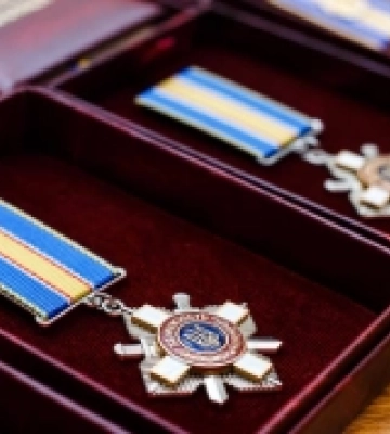 Голова Закарпатської ОДА вручив державні нагороди нашим військовим, їхнім близьким та родинам загиблих захисників