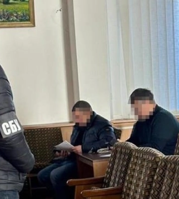 Заробляли на розмитненні авто: 5 головних інспекторів Житомирської митниці отримали підозру