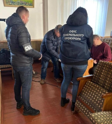 Половина інспекторів митниці, які працювали на зміні, отримали підозру: що їм інкримінують