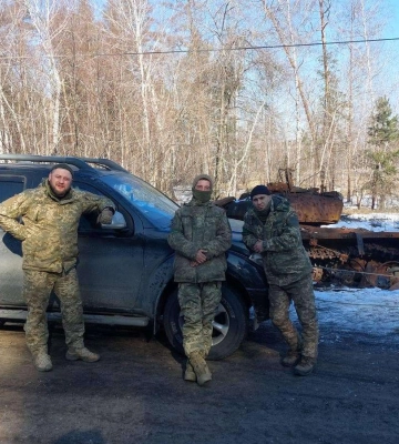 Військовим із Дніпра передали машину на фронт