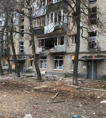 рашисти вгатили по житловому будинку у Херсоні – відео