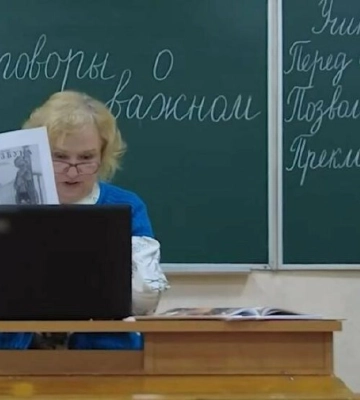 Батькам у Криму кажуть вчити дітей про біолабораторії і напад України на рф