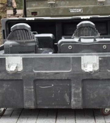 Військові Миколаївщини отримали світлове обладнання для виявлення ворожих дронів