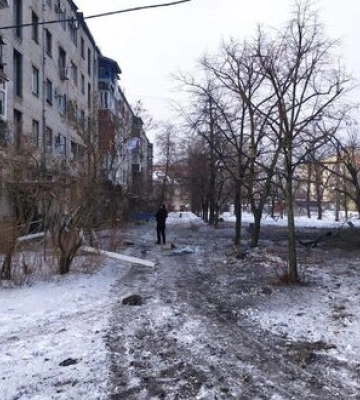 Оккупанты за прошедшие сутки обстреляли ряд населенных пунктов Донетчины: повреждены многоэтажки, частные дома и админздание. ФОТОрепортаж