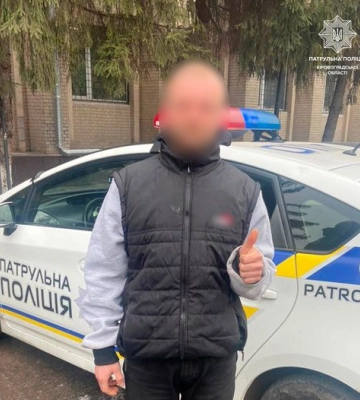 У Кропивницькому патрульні впіймали чоловіка, який перебував у розшуку