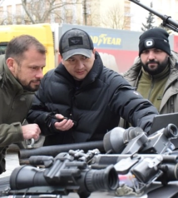 Військові Миколаївщини отримали світлове обладнання для виявлення ворожих дронів