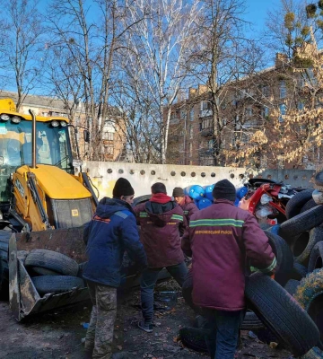 У Миколаєві люди, які викидають на вулиці шини, отримають штраф