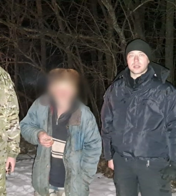 Харківські правоохоронці врятували чоловіка, що заблукав у лісі після гостин