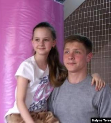 18-річний В'ячеслав став опікуном для 4 братів та сестер: родина почала нове життя в Києві
