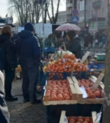 У Рівному триває боротьба зі стихійною торгівлею