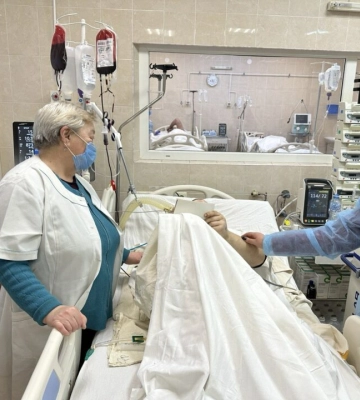 У Дніпрі рятують військового, котрого ціною власного життя витяг товариш з-під обстрілів