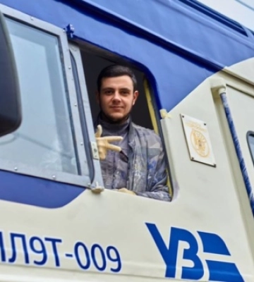 Укрзалізниця поновлює рух потягів через міст у Черкасах